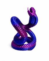 PORTA VINHOS "NAJA" - Escultura Decorativa em PLA 3D Multicolorido 26x16x17 cm PORTA VINHOS "NAJA" - Escultura Decorativa em PLA 3D Multicolorido 26x16x17 cm