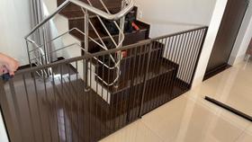 Portão de Segurança Crianças e PET com Altura de 85 cm e Largura Regulável de 70 a 125 cm