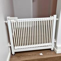 Portão em PVC e Polietileno com Arco em Aço - Fixação sem Furos - Resolve Kids Portão em PVC e Polietileno com Arco em Aço - Fixação sem Furos - Resolve Kids
