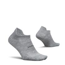 Possui meias ultraleves que não aparecem no tornozelo com aba no calcanhar