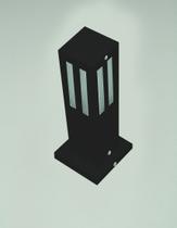 Poste Balizador de Jardim Vidro Friso 50cm em Alumínio Preto Poste Balizador de Jardim Vidro Friso 50cm em Alumínio Preto