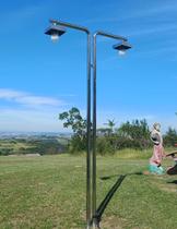 Poste duplo em inox 304 com cano 2" 2,60 metros de altura com base para fixação.