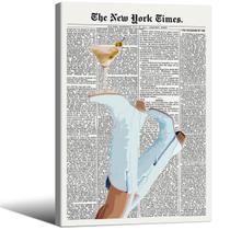 Pôster de jornal de coquetel retrô Martini Preppy Light Blue Western Cowgirl Coquette Boots Arte de parede Carrinho de bar emoldurado de 16 x 24 polegadas Impressões em tela alcoólica para carrinho de bar, dormitório, decoração de parede de quarto