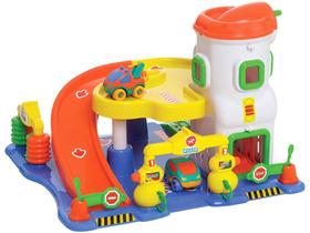 Posto de Gasolina de Brinquedo Car Center - Calesita 3 Peças Posto de Gasolina de Brinquedo Car Center - Calesita 3 Peças