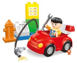 Posto de Serviços Blocos para Montar 13 peças Polibrinq