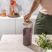 Pote de Vidro com Tampa de Acácia de Mantimento com Alça 1300ml- Oikos Pote de Vidro com Tampa de Acácia de Mantimento com Alça 1300ml- Oikos
