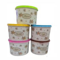 Pote Mantimentos - 5 Peças - 1.800 ml - Branco/Florido - Arroz,Feijão,Açúcar, Café, Farinha - Plástico - Tampas Coloridas Pote Mantimentos - 5 Peças - 1.800 ml - Branco/Florido - Arroz,Feijão,Açúcar, Café, Farinha - Plástico - Tampas Coloridas