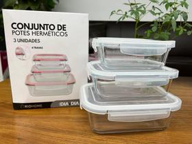 Potes de vidro com tampa rosa, herméticos, em três tamanhos 410 ml, 680 ml e 1000 ml. Potes de vidro com tampa rosa, herméticos, em três tamanhos 410 ml, 680 ml e 1000 ml.