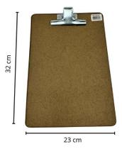 Prancheta Madeira Eucatex Novacril A4 com prendedor de metal.