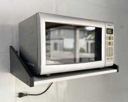 Prateleira branca com laterais preta para microondas de até 35L Prateleira branca com laterais preta para microondas de até 35L