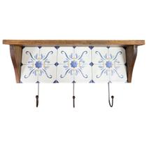 Prateleira Madeira 3 Azulejos Flor Azul c/Ganchos 55x25x14cm Prateleira Madeira 3 Azulejos Flor Azul c/Ganchos 55x25x14cm