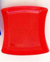 Prato de plástico vermelho