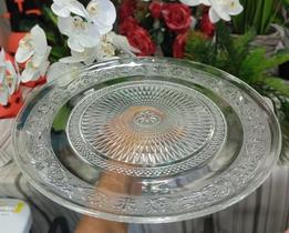 Prato para bolo com pé em vidro lapidado e 33 cm de diâmetro