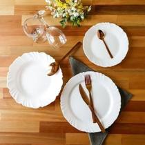 Prato Raso Opaline Pétala branco Duralex Nadir Figueiredo