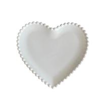 Prato Sobremesa Cerâmica Branca Coração Borda Bolinha 22x20cm
