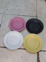 Pratos de plástico diversas cores Pratos de plástico diversas cores