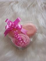 Presente 2 Sabonetes e 1 Toalhinha Social