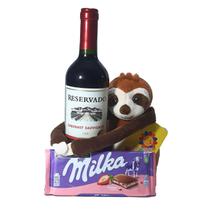 Presente Criativo Bicho Preguiça Vinho, Milka, Pronto para Presentear