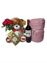 Presente Dia dos Namorados Urso com Rosa, Taça, Vinho e Manta Aconchegante