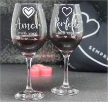 Presente Namorados - 2 Taças para vinho personalizada Amor Perfeito - Dm Jateados