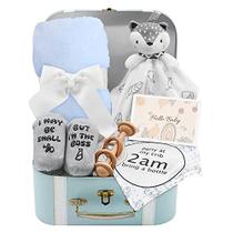 Presentes de chá de bebê, cesta de presentes de bebê menino inclui cobertor recém-nascido Baby Lovey Segurança cobertor de madeira chocalho, engraçadas babadores de bebê meias e cartão de felicitações - Baby Gift Set Newborn Shower Basket para m
