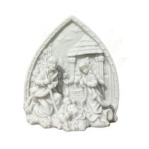 Présepio Triângulo de Resina Branca Maciço Decoração Devocional Natalina Présepio Triângulo de Resina Branca Maciço Decoração Devocional Natalina