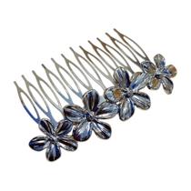 Presilha de Pente com Flores Prateadas para Penteado