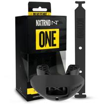 Protetor bucal Football NXT NXTRND One com alça para adultos e jovens Protetor bucal Football NXT NXTRND One com alça para adultos e jovens