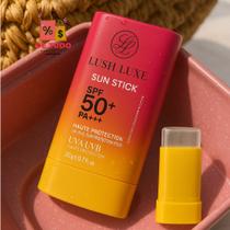 Protetor Solar Facial em Bastão Transparente Sun Stick Fator 50 + Proteção Raios UVA e UVB Lush Luxe