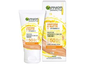 Protetor Solar Facial Garnier FPS 50 com Cor - Garnier SkinActive Vitamina C Uniform e Matte 30g