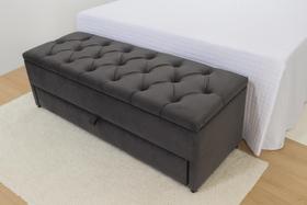 Puf Baú Estofado Com Gaveta Tamanho Casal 140x50x45cm Cor Camurça - Com Botôes Na Mesma Cor