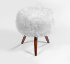 Puf Redondo Pelúcia Branco Para Penteadeira Sala Quarto