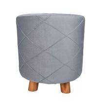 Pufe Brusque Suede Cinza Drapeado Tamanho Ø 40 cm x 44 cm altura Pufe Brusque Suede Cinza Drapeado Tamanho Ø 40 cm x 44 cm altura