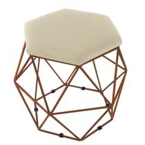 Puff Aramado Bronze Assento Hexagonal Suede Bege - SA Móveis Puff Aramado Bronze Assento Hexagonal Suede Bege - SA Móveis