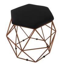 Puff Aramado Bronze Assento Hexagonal Suede Preto - SA Móveis Puff Aramado Bronze Assento Hexagonal Suede Preto - SA Móveis