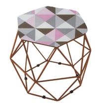 Puff Aramado Bronze Assento Hexagonal Suede Triângulo Rosa - DS Móveis
