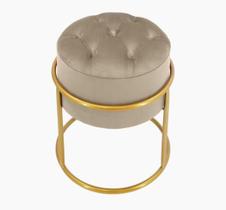 Puff Banqueta Estofado Decorativo Base De Ferro Capitonê Suede Bege Do Lar Móveis e Decoração Puff Banqueta Estofado Decorativo Base De Ferro Capitonê Suede Bege Do Lar Móveis e Decoração