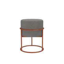 Puff Banquinho Redondo Estofado Decorativo Base Argola em Metal Cinza e Cobre Ideal para Sala, Quarto, Hall de Entrada e Escritório Puff Banquinho Redondo Estofado Decorativo Base Argola em Metal Cinza e Cobre Ideal para Sala, Quarto, Hall de Entrada e Escritório