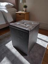 Puff Baú Banqueta Com botão 34cm Decorativo material sintético e Suede