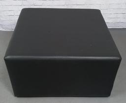Puff cor Preta de material sintético