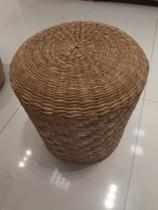 Puff de fibra de taboa trançada