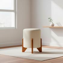 Puff Decorativo Eloah Redondo Assento Extra para Sala Quarto Suede Pufe com Pés de Madeira