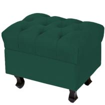 Puff Decorativo París Luis XV Capitone Suede Verde Musgo - Lyam Decor