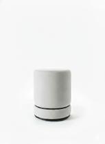 Puff minimalista redondo para sala de estar com dois detalhes metálicos - Várias Cores