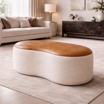 Puff Orgânico Luxo 90cm Boucle Bege Off Com material sintético Caramelo Design Moderno Decorativo Para Sala Closet E Quarto