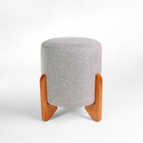 Puff Piave redondo banquinho tecido em linho decorativo pés de madeira maciça