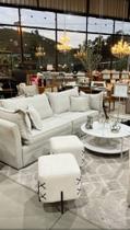 Puff Quadrado Decorativo Moscou em Linho Branco e Base Metal Preta - Luz Decor