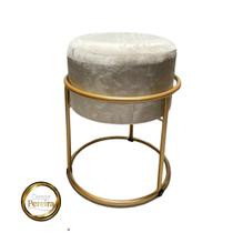 Puff Redondo Argola Base de Ferro Dourado Cor Marfim Liso Puff Redondo Argola Base de Ferro Dourado Cor Marfim Liso