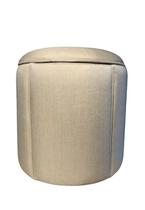 Puff Redondo Baú Não É Segredo Debrum Linho Bege 40X45 Puff Redondo Baú Não É Segredo Debrum Linho Bege 40X45