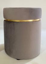 Puff Redondo em Veludo Cinza com Detalhe Dourado, Decorativo para sala moveis